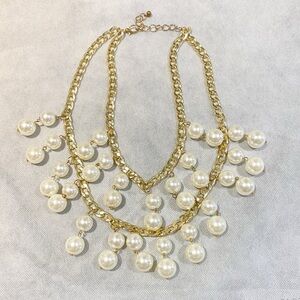 Elegant Gold and Pearl Necklace